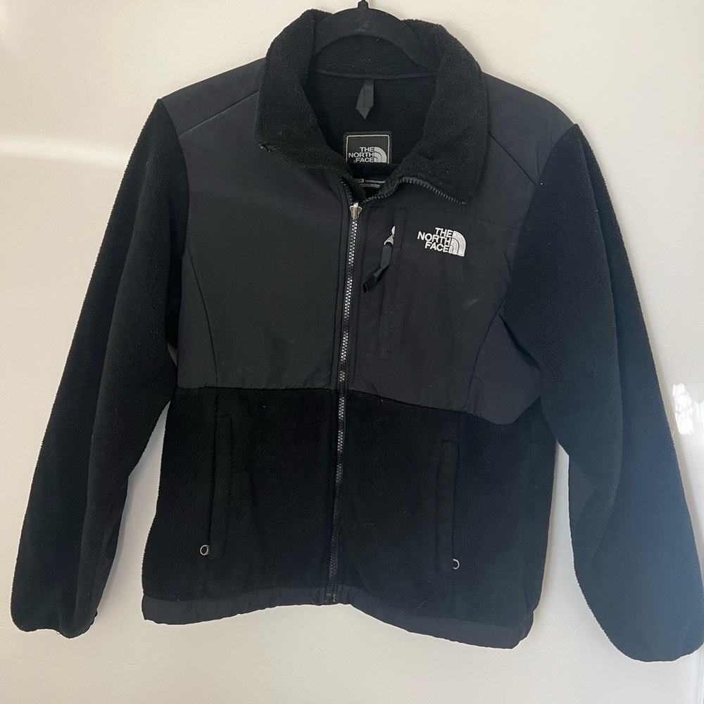 The NorthFace women’s medium Denali jacket